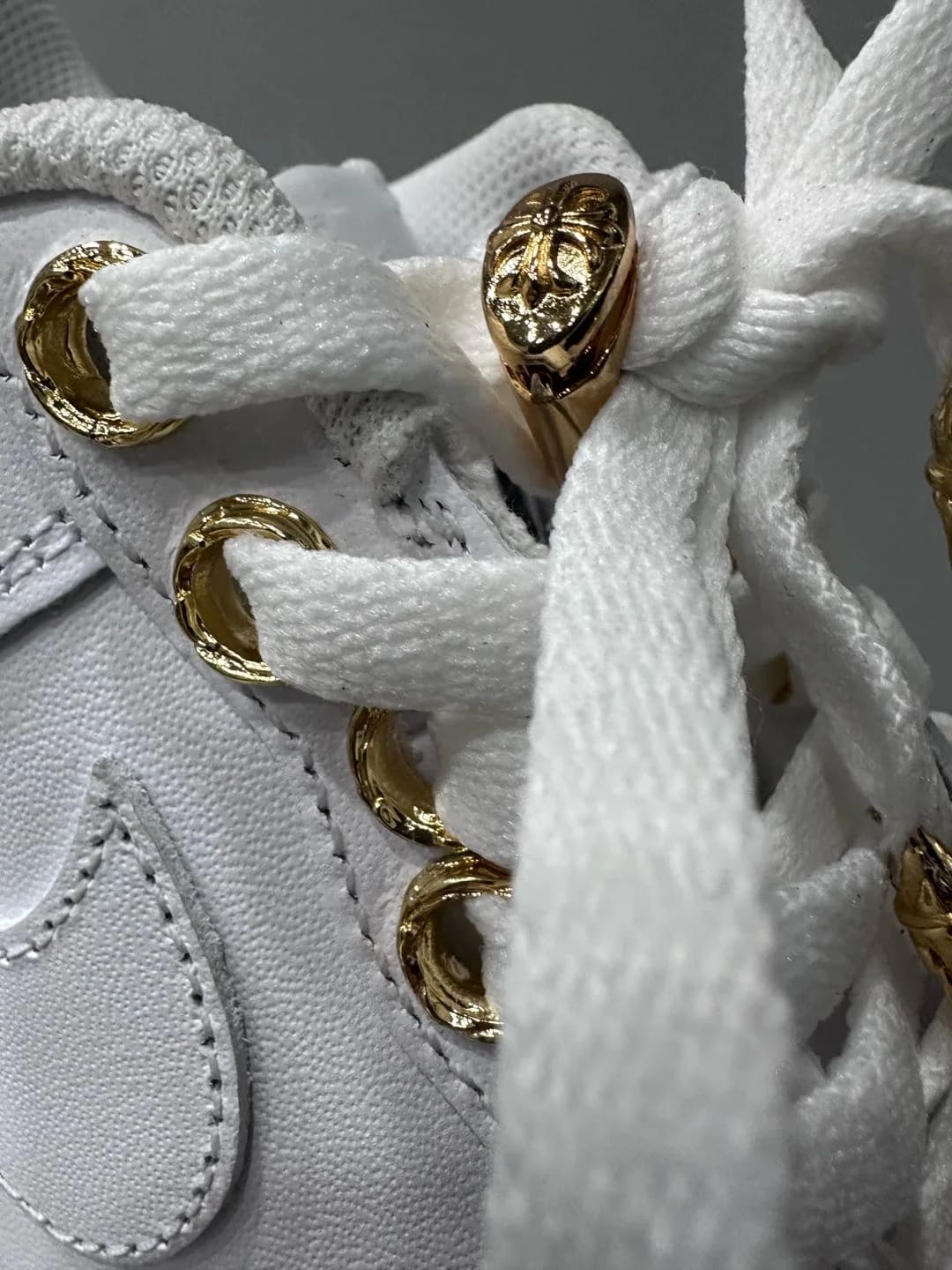 Позолоченные люверсы и наконечники шнурков кроссовок Chrome Hearts x Nike Air Force 1 Low