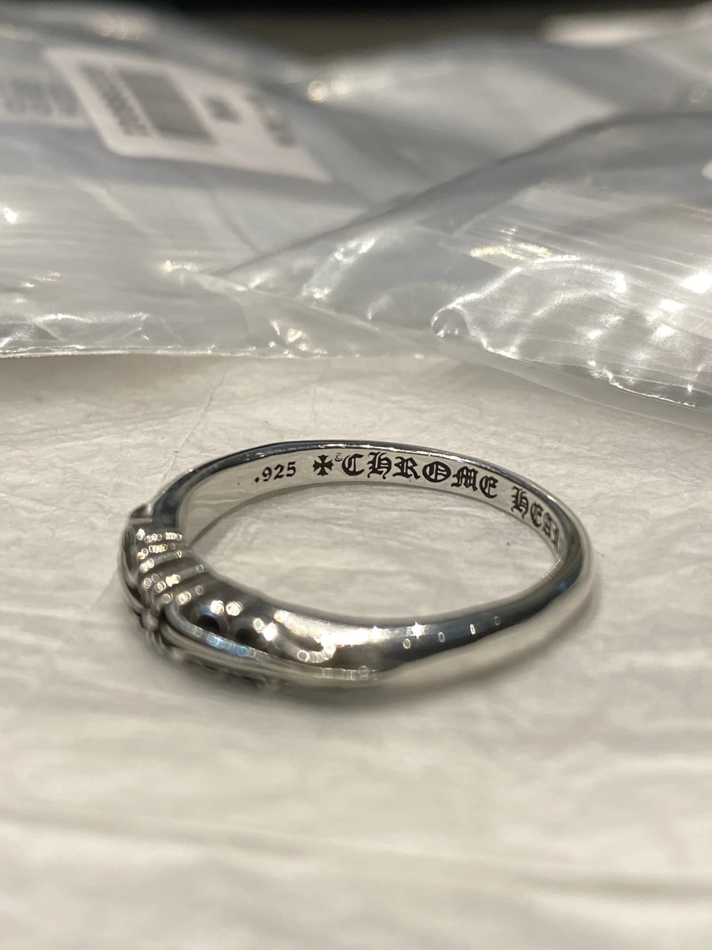 Кольцо Chrome Hearts Baby Classic KT, ракурс сбоку с клеймом .925