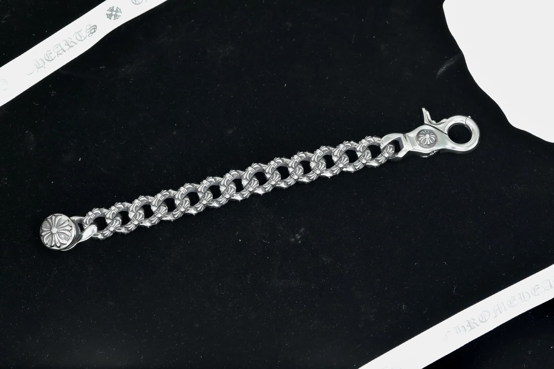 Браслет-цепь Chrome Hearts H022, разложенный по длине