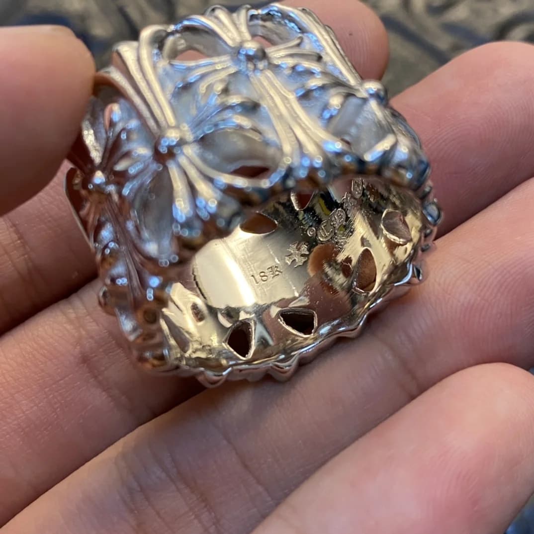 Внутренняя сторона и гравировка кольца Chrome Hearts Cemetery