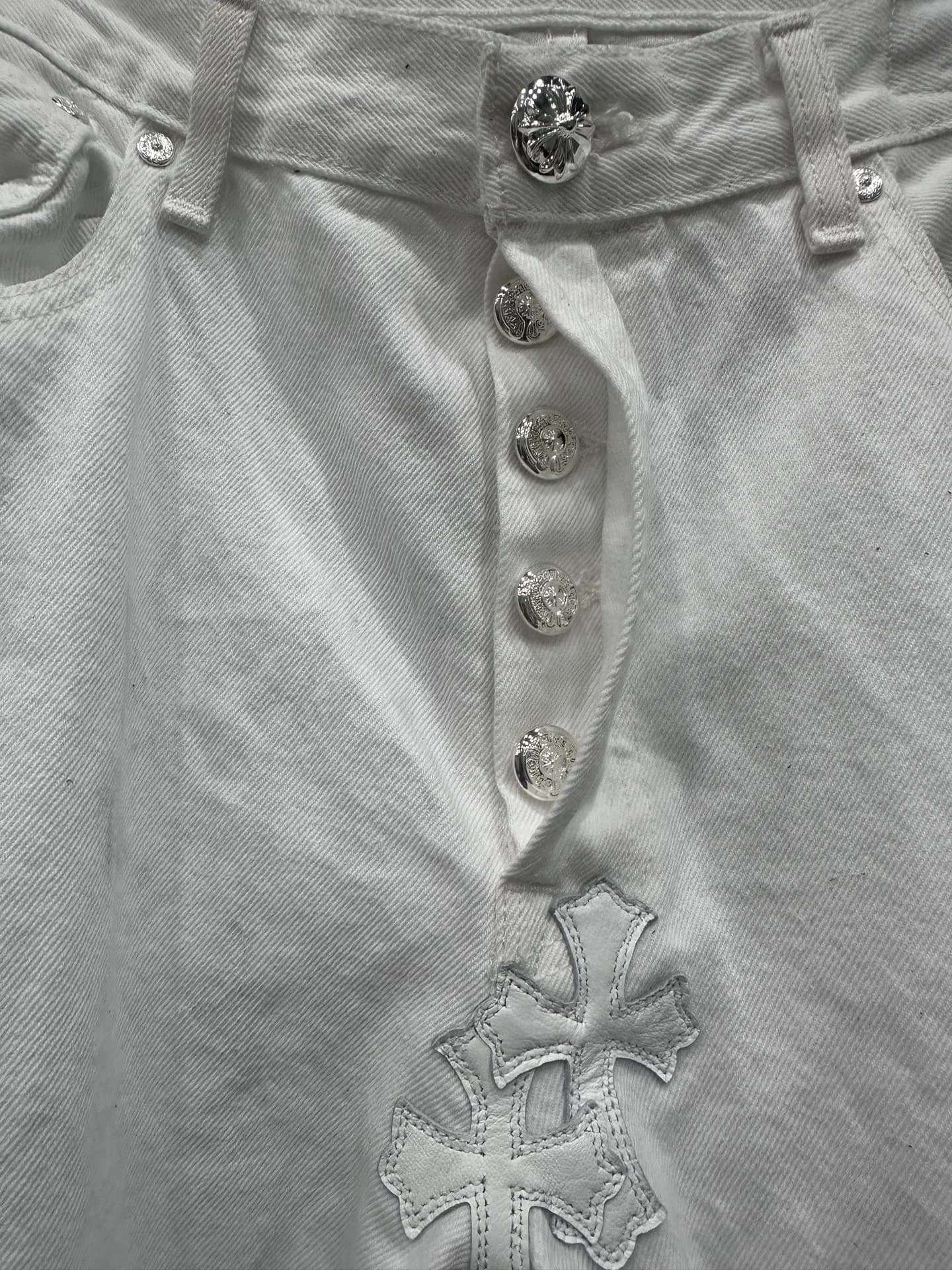 Ширинка на серебряных пуговицах Chrome Hearts