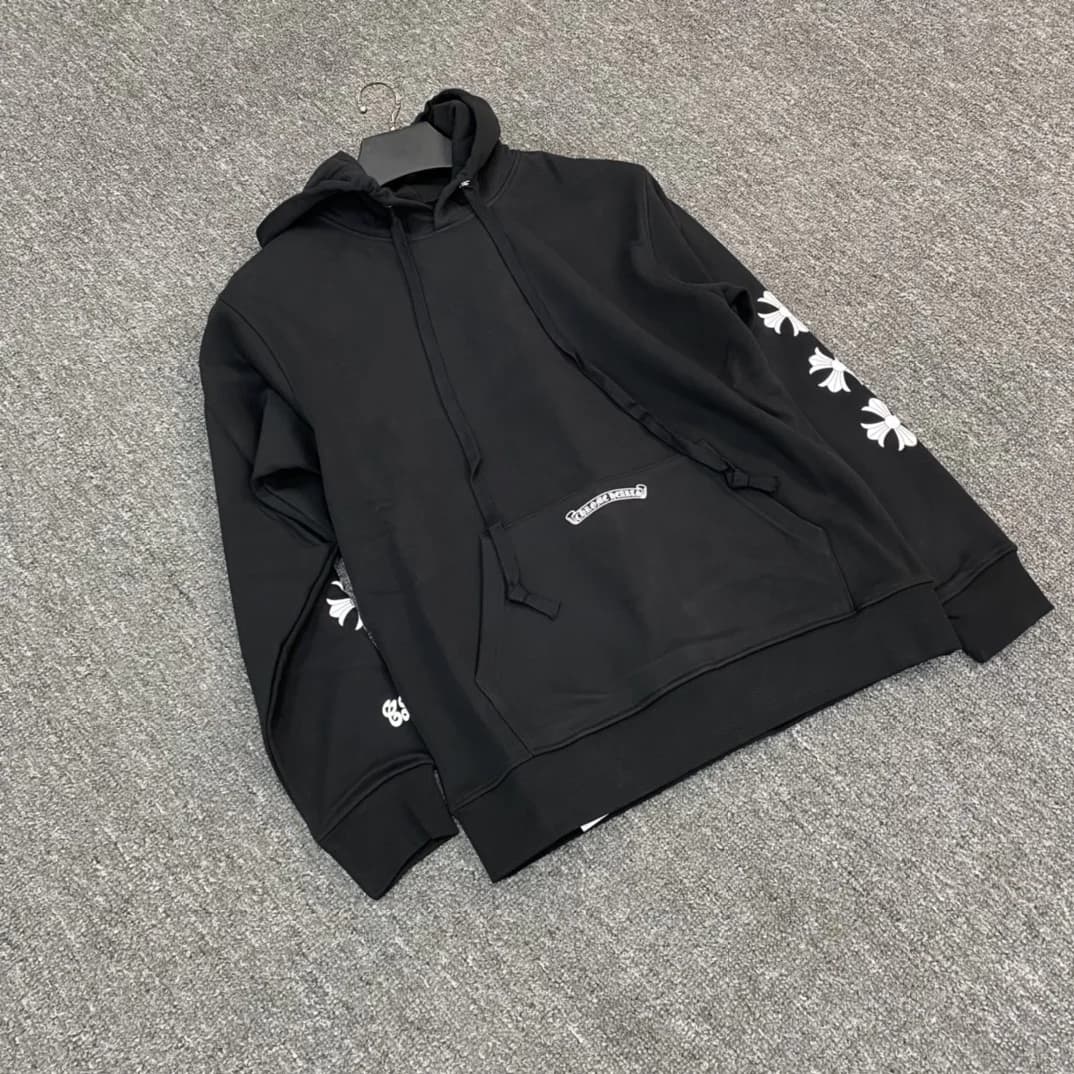 Худи Chrome Hearts черного цвета, ракурс три четверти