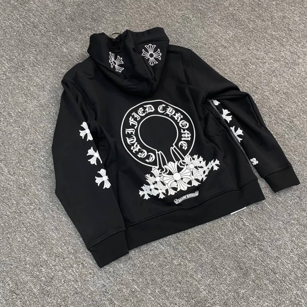 Худи Chrome Hearts черного цвета, вид сзади под углом
