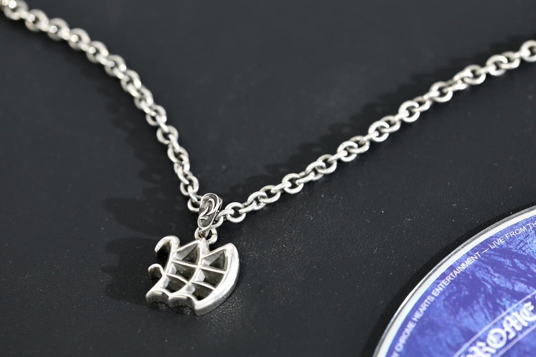 Серебряная подвеска Chrome Hearts буква W на цепочке