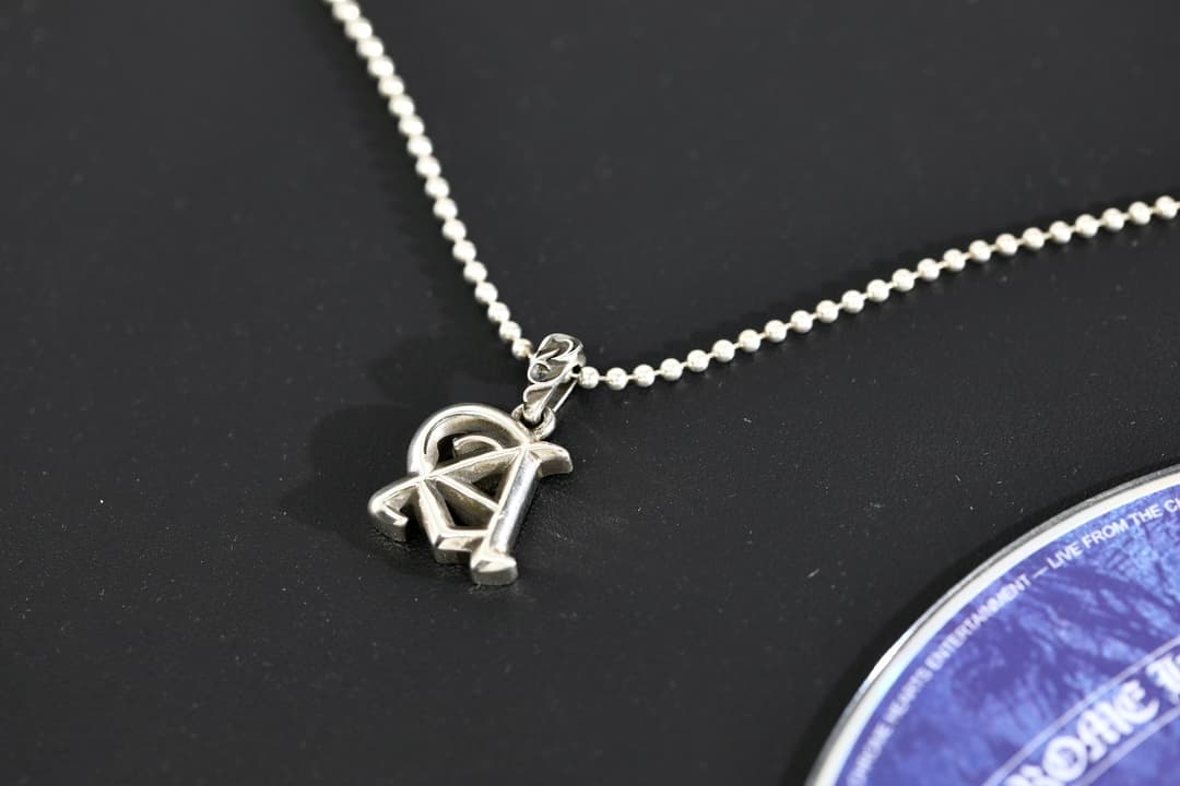 Серебряная подвеска Chrome Hearts буква A на шариковой цепочке