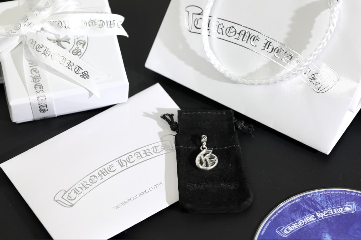 Подвеска Chrome Hearts в комплекте с фирменным мешочком и упаковкой