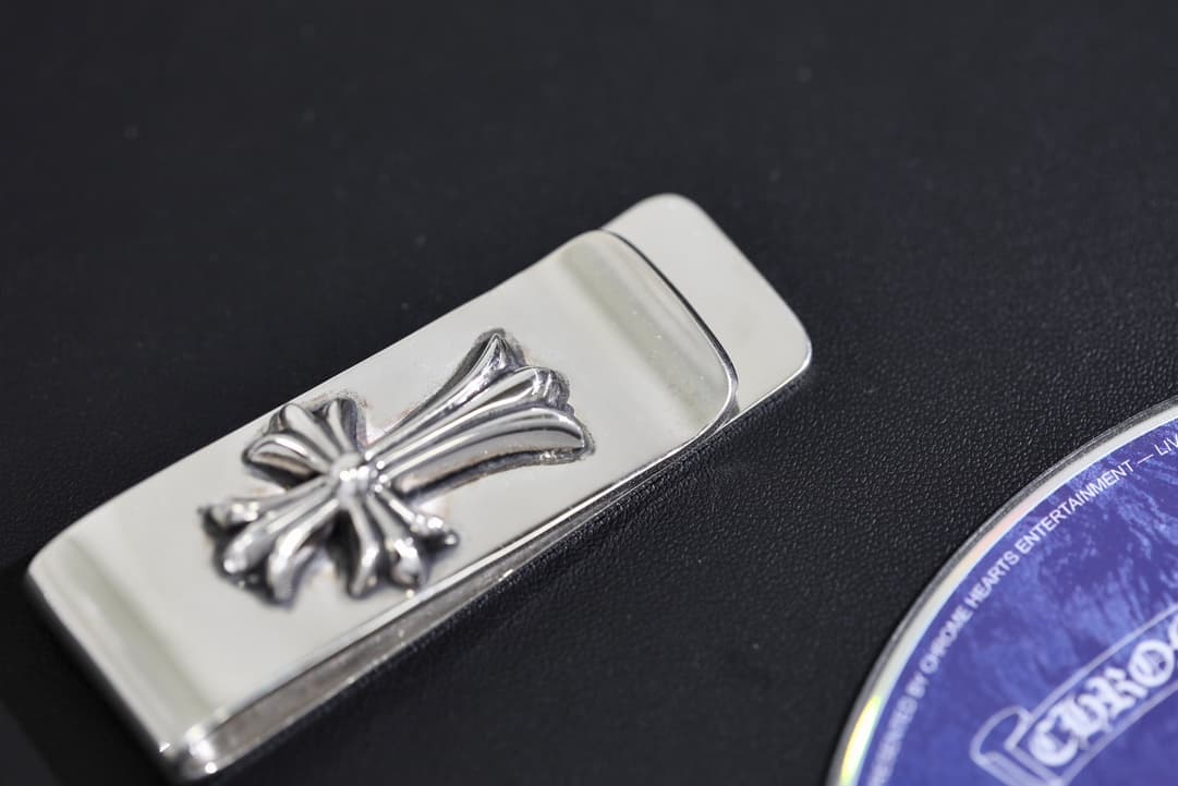 Зажим для купюр Chrome Hearts с фактурным крестом и чернением