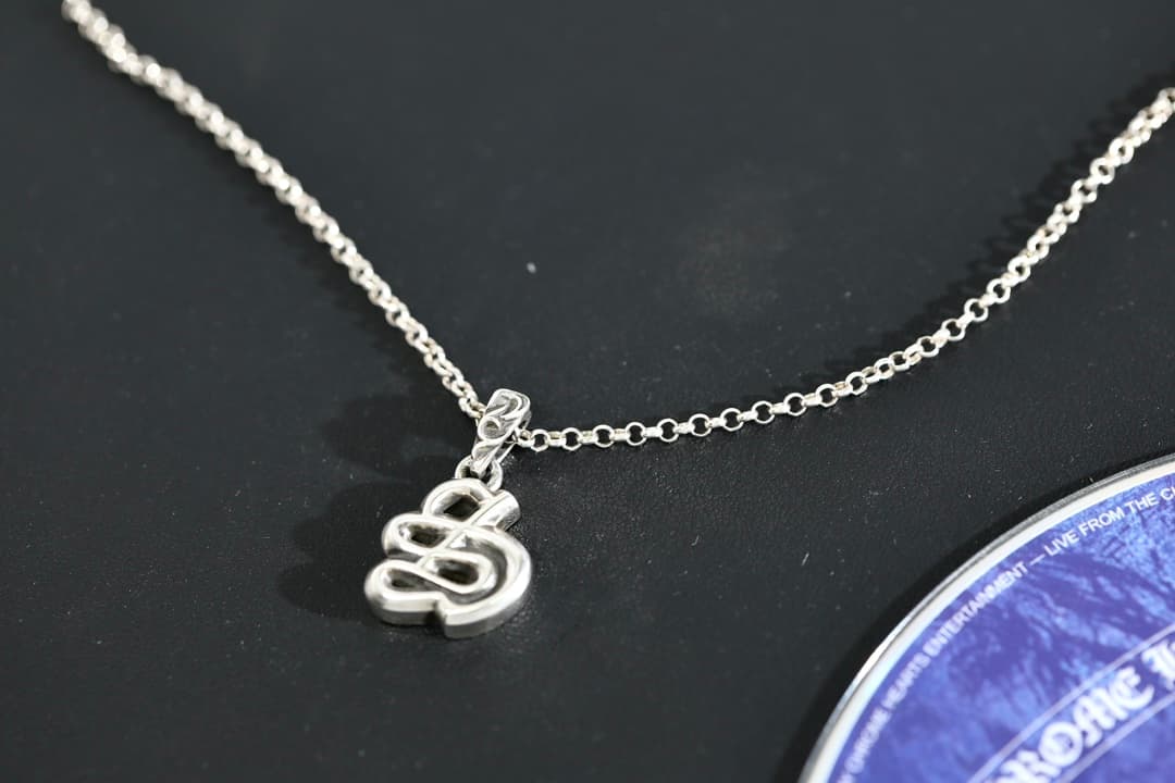 Серебряная подвеска в виде буквы S Chrome Hearts на цепочке