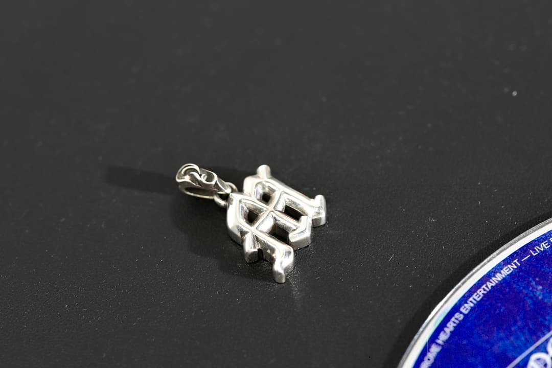 Объемный кулон Chrome Hearts буква M под углом
