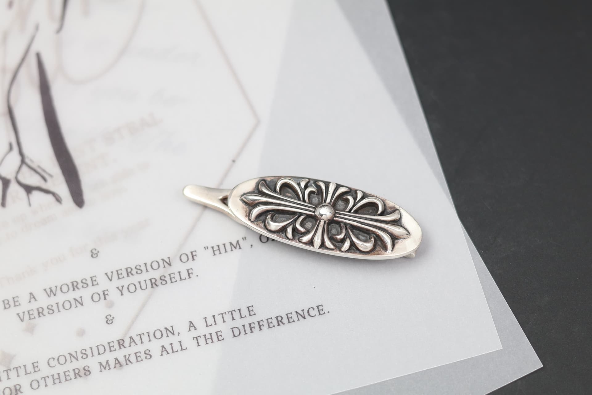 Серебряная заколка для волос Chrome Hearts с мотивом Floral Cross, вид сверху