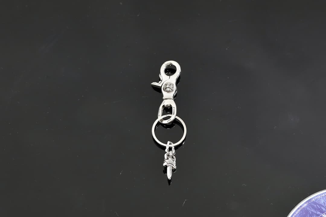 Серебряный брелок Dagger