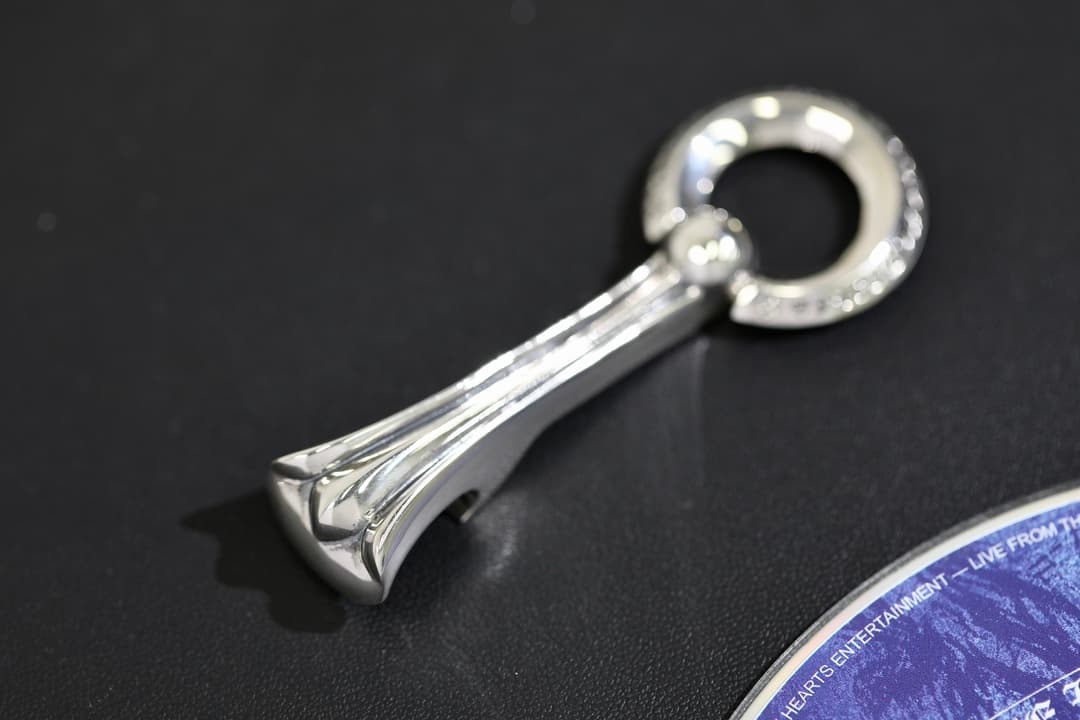 Серебряная открывалка для бутылок Chrome Hearts Bottle Opener, общий вид сверху