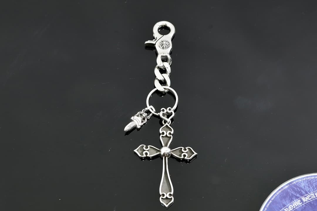 Серебряный брелок с подвесками Cross и Dagger