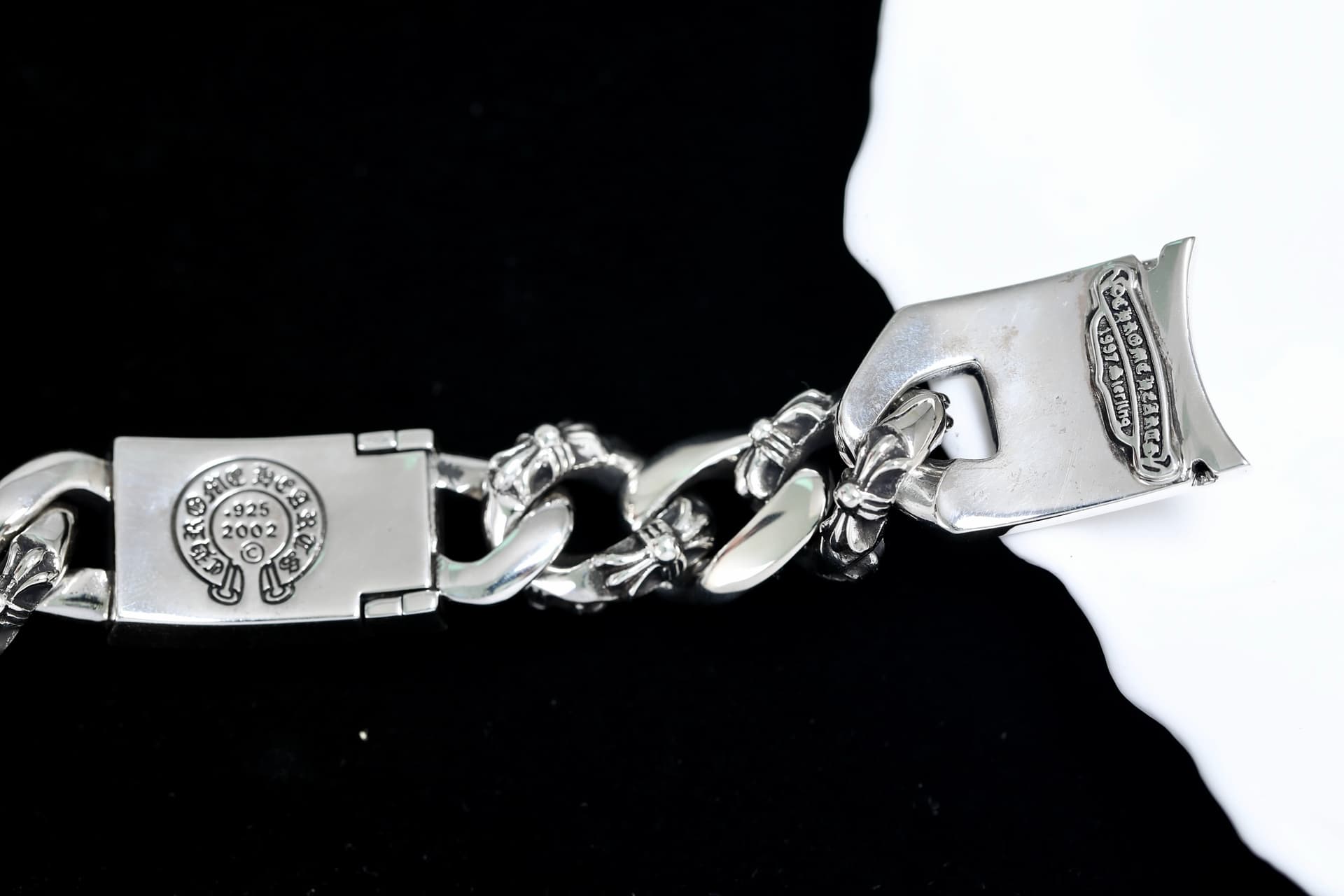 Браслет для часов Chrome Hearts в развернутом виде, лицевая сторона
