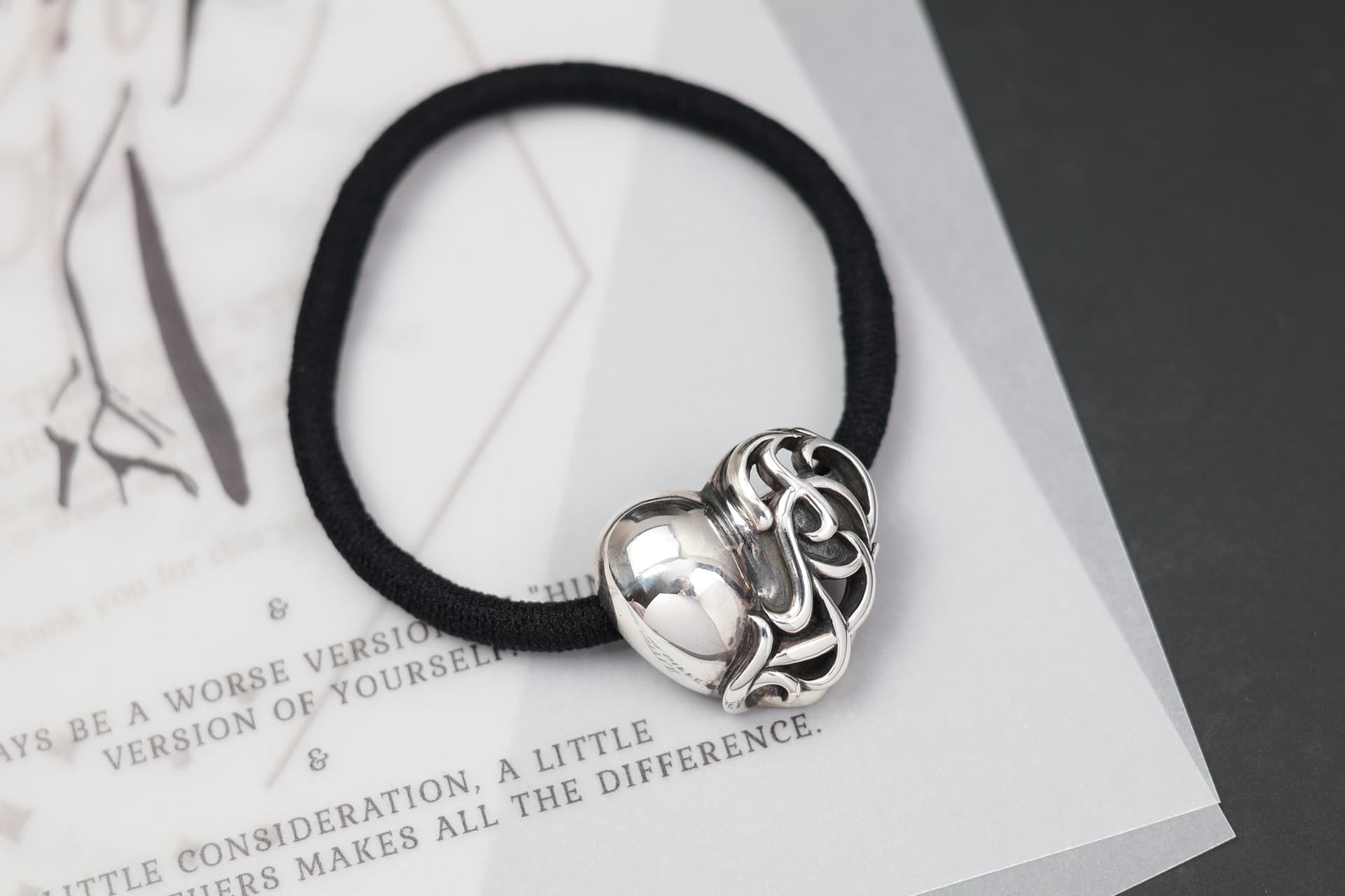 Черная резинка для волос Chrome Hearts с серебряным сердцем Heart