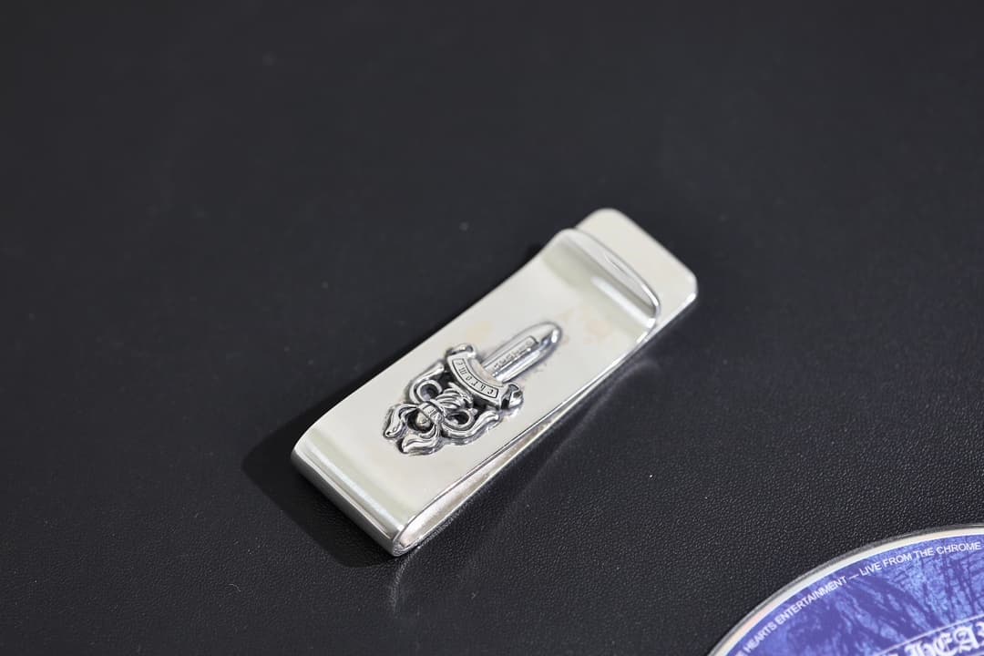 Зажим для денег Chrome Hearts Dagger, вид сбоку