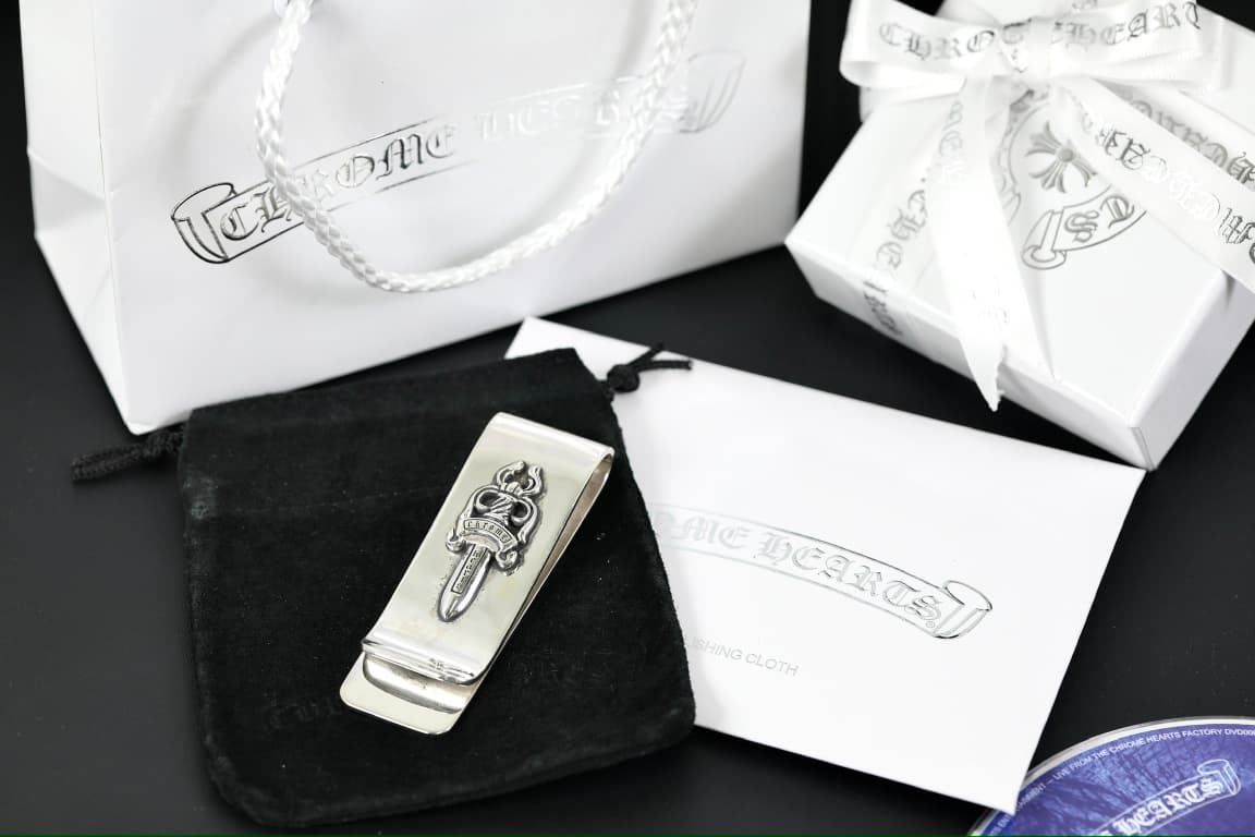 Комплект поставки зажима Chrome Hearts с фирменным чехлом и упаковкой