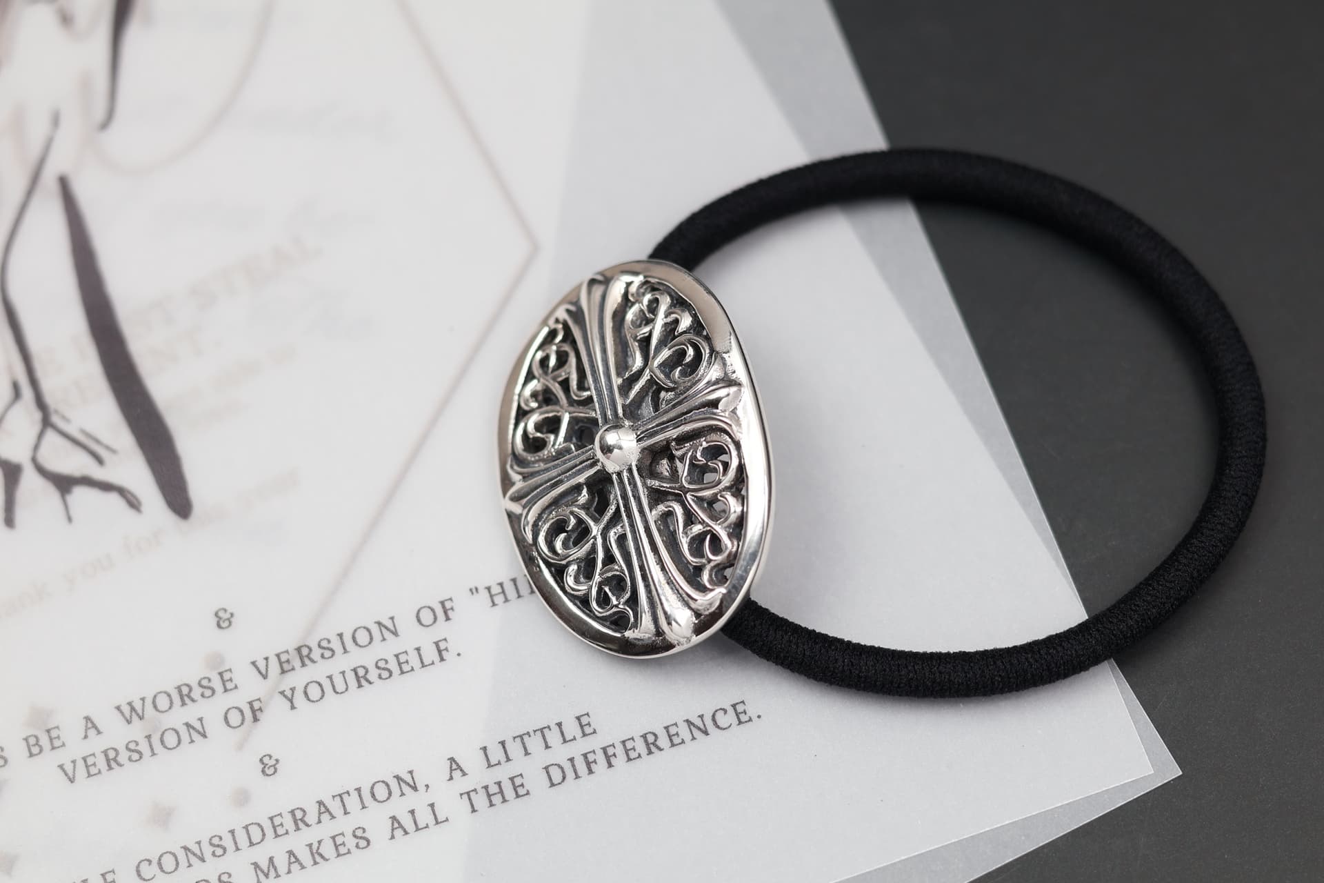 Эластичная резинка Chrome Hearts с декоративным элементом из серебра 925 пробы