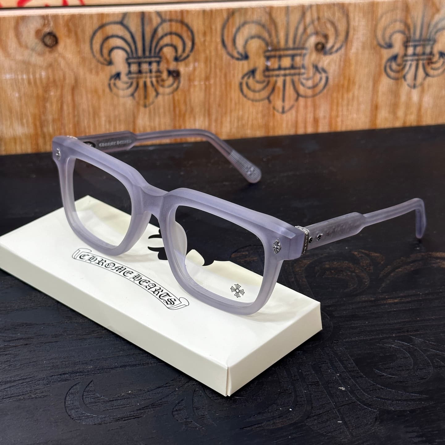 Очки Chrome Hearts AMBIDIXTROUS в ракурсе три четверти