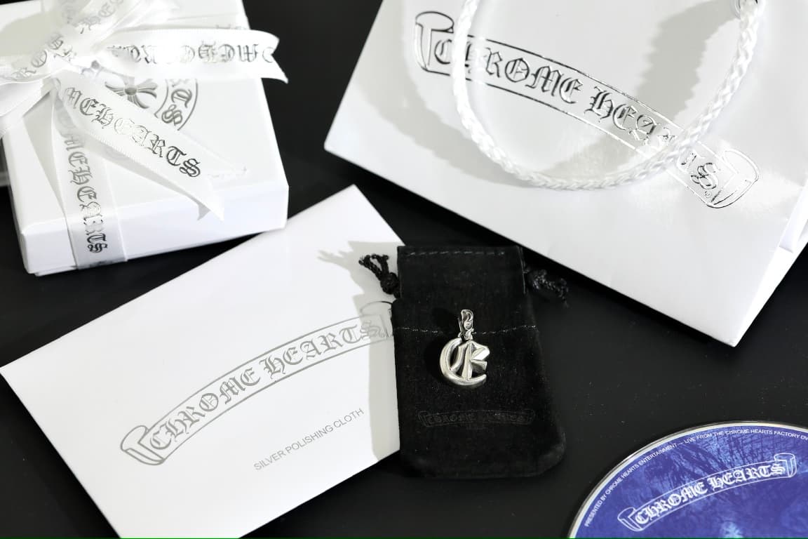 Подвеска Chrome Hearts в комплекте с фирменным мешочком, салфеткой и упаковкой