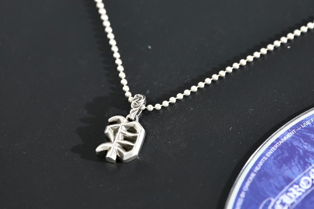Серебряная подвеска Chrome Hearts готическая буква P на шариковой цепочке