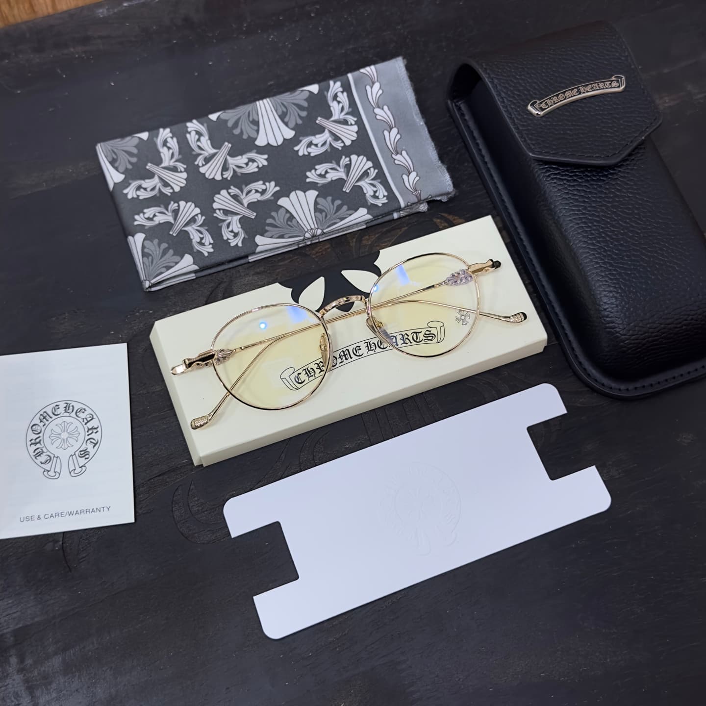 Очки Chrome Hearts VAGIDICTORIAN III в золотом цвете с футляром и салфеткой