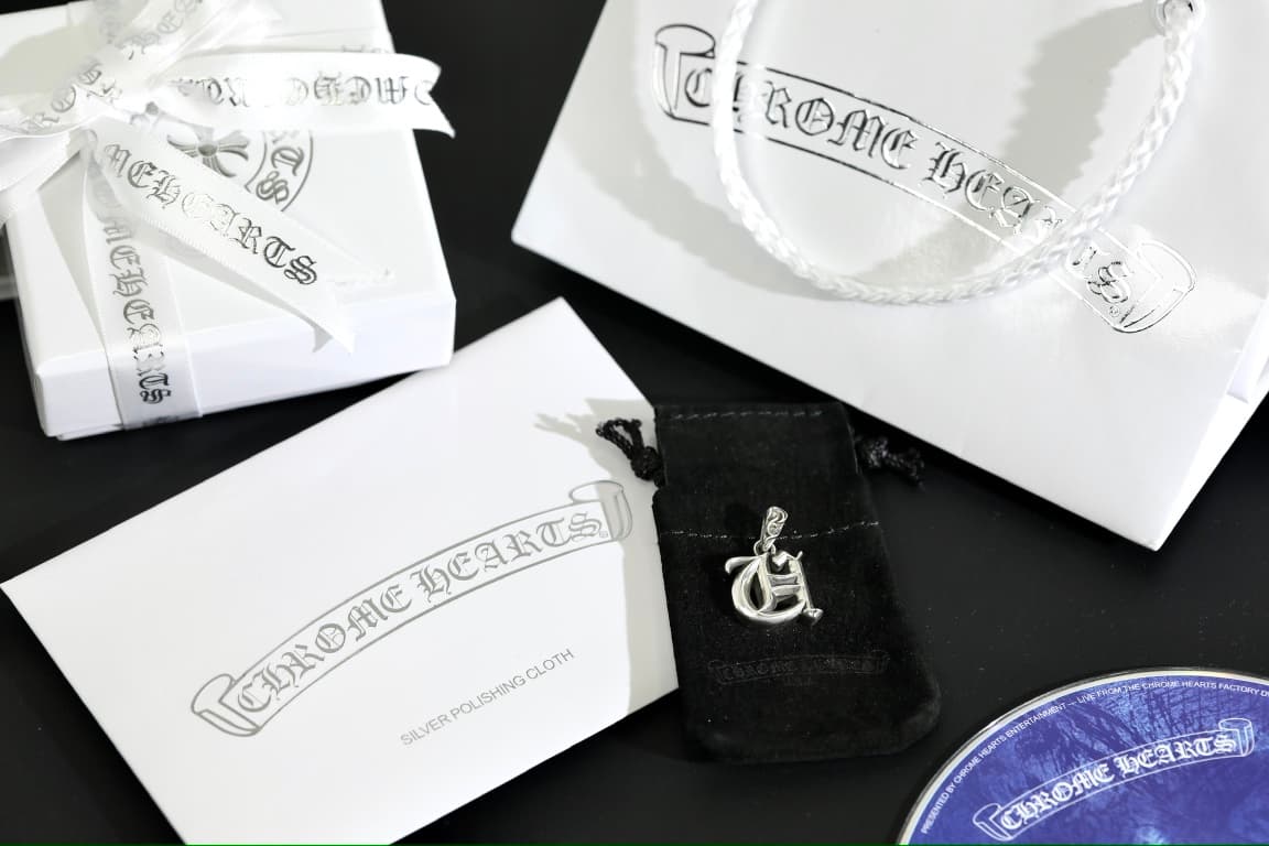 Комплект подвески Chrome Hearts с фирменной коробкой, мешочком и полировочной салфеткой