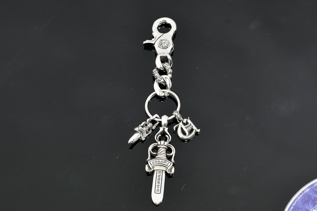 Серебряный брелок с подвесками Dagger
