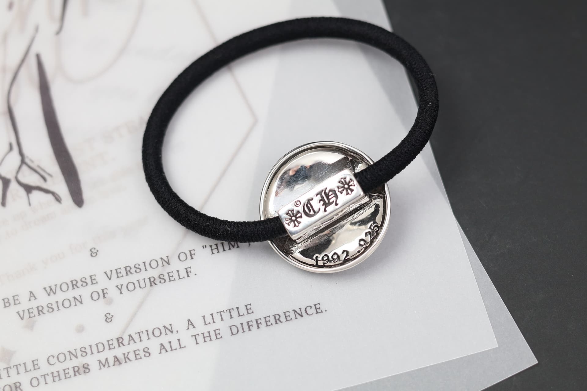Деталь крепления эластичного шнура к серебряной вставке Chrome Hearts