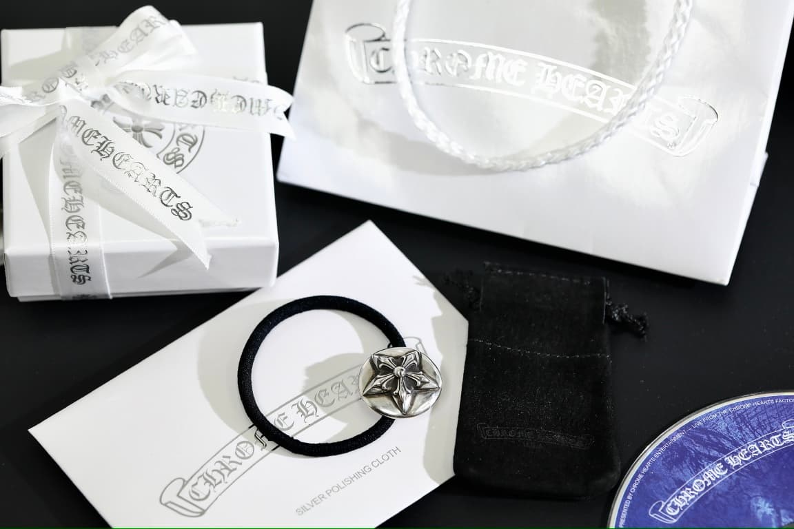 Комплект резинки для волос Chrome Hearts: фирменная коробка, замшевый чехол, салфетка и пакет