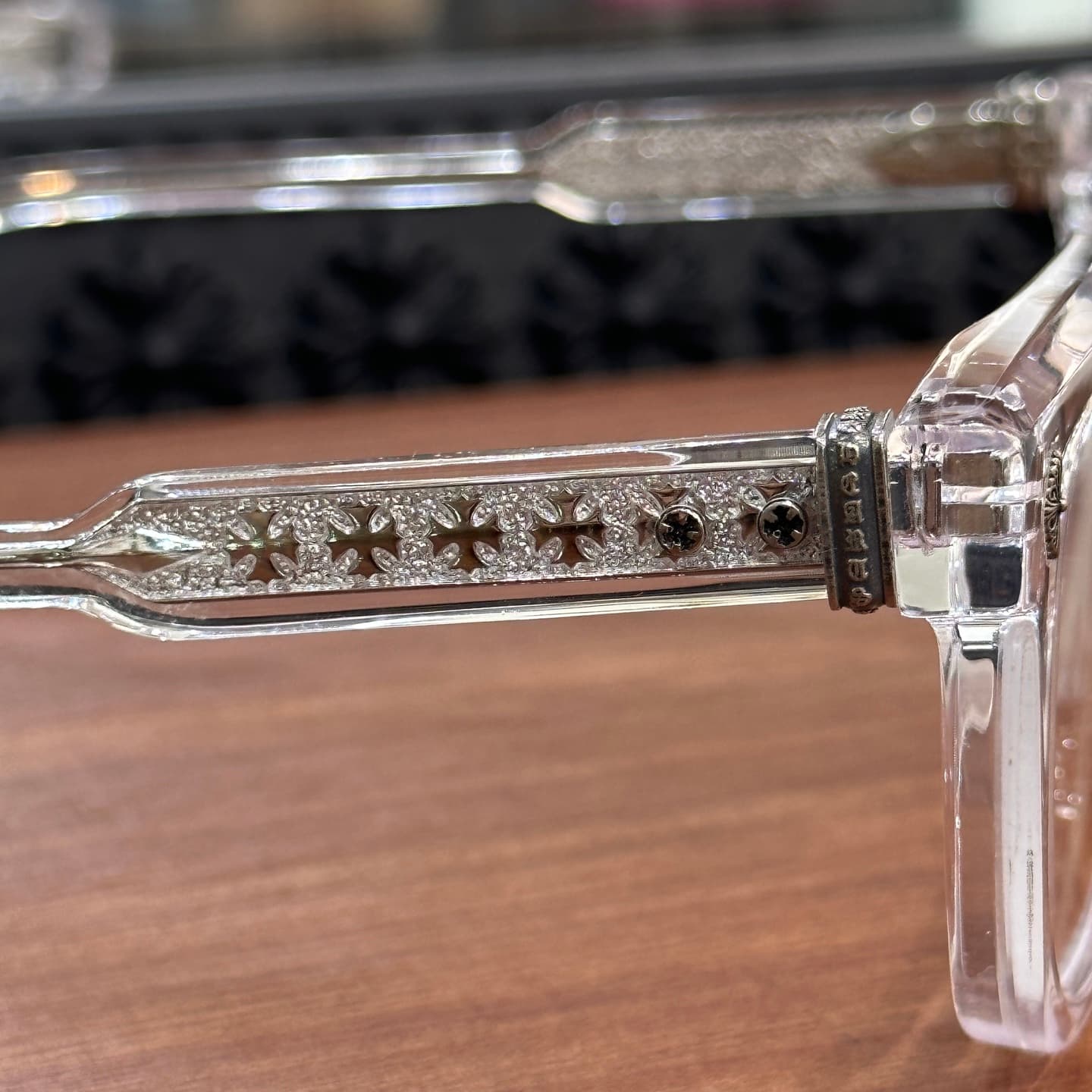 Заушник очков Chrome Hearts AMBIDIXTROUS с декором из серебряных крестов