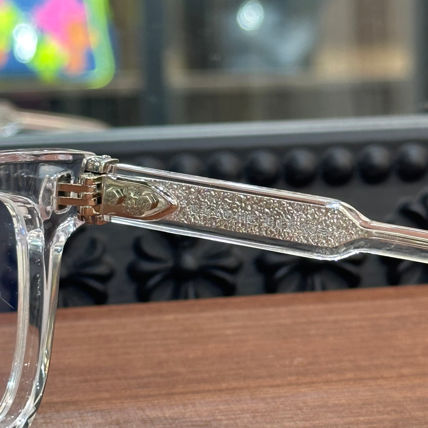 Внутренняя сторона заушника очков Chrome Hearts AMBIDIXTROUS