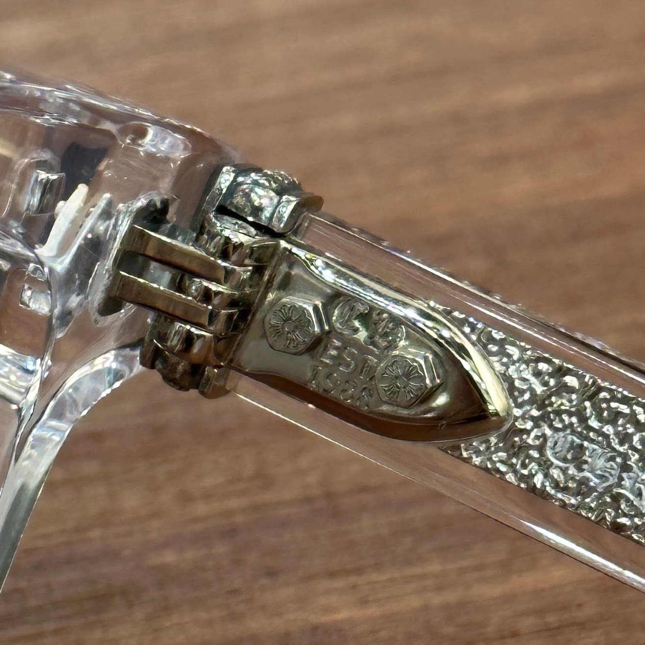 Шарнирный механизм очков Chrome Hearts AMBIDIXTROUS с гравировкой серебра 925 пробы