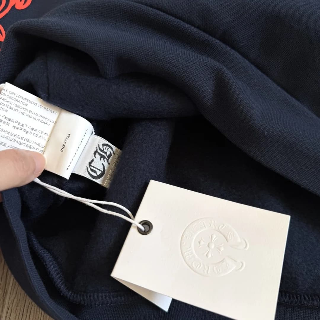 Внутренние бирки и ярлыки худи Chrome Hearts