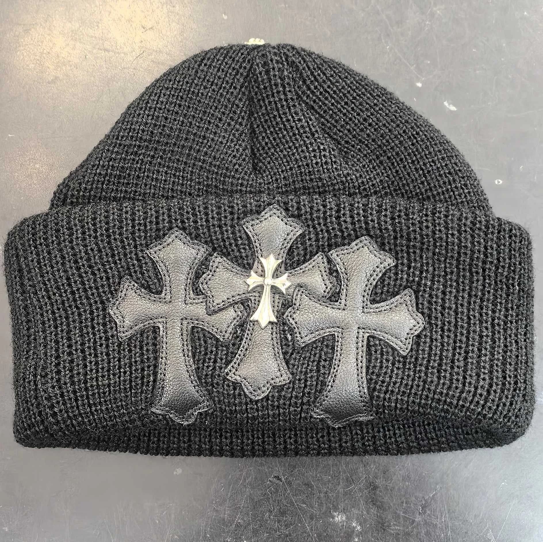 Вязаная шапка-бини Chrome Hearts с отворотом и кожаным декором
