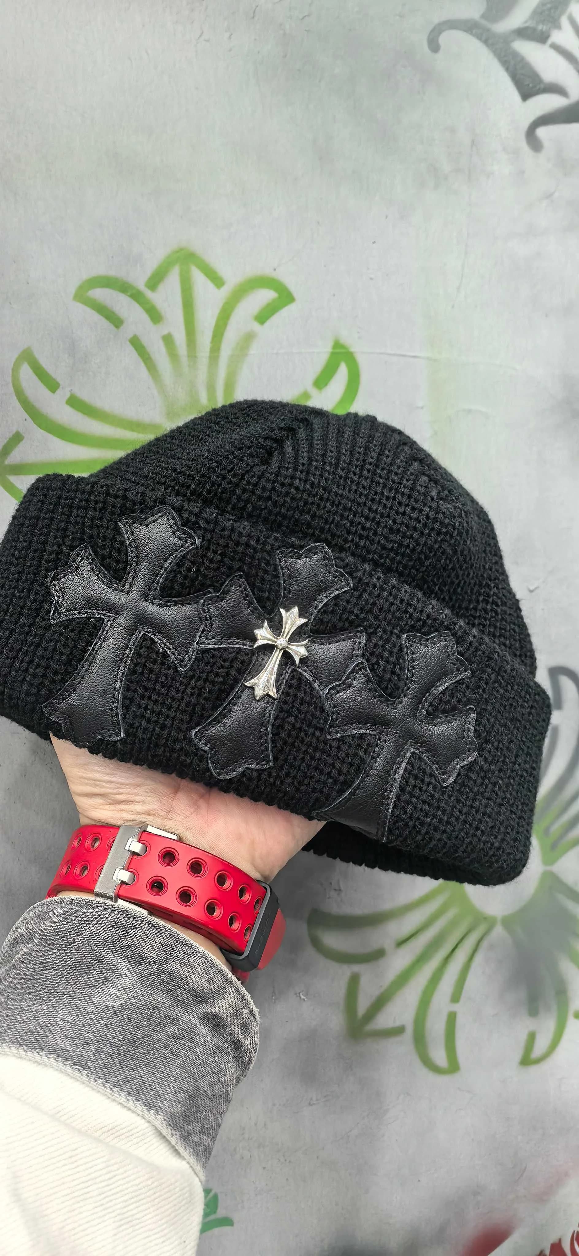Вязаная шапка Chrome Hearts с тремя крестами