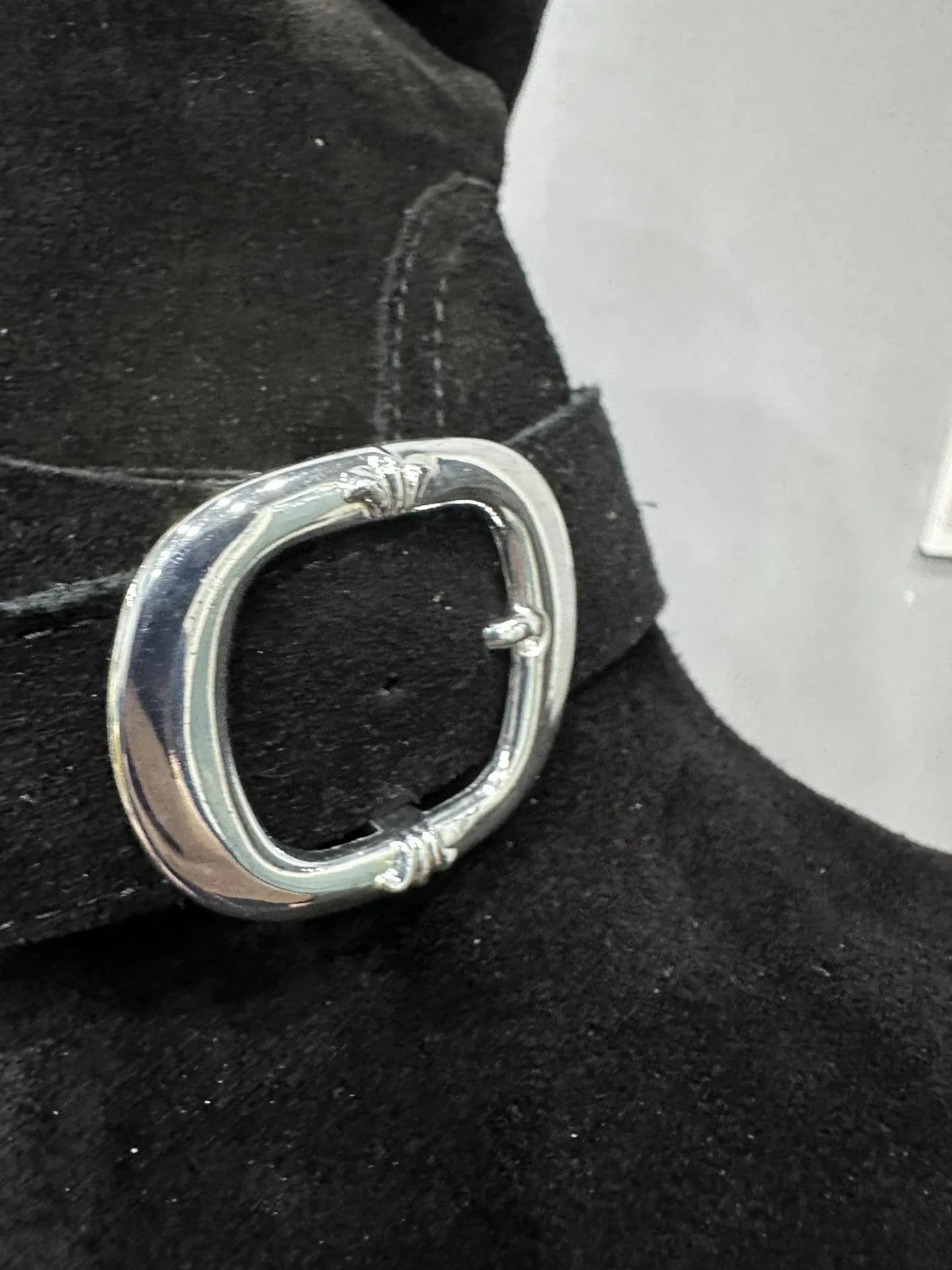 Металлическая пряжка на ремешке сапог Chrome Hearts x Wesco