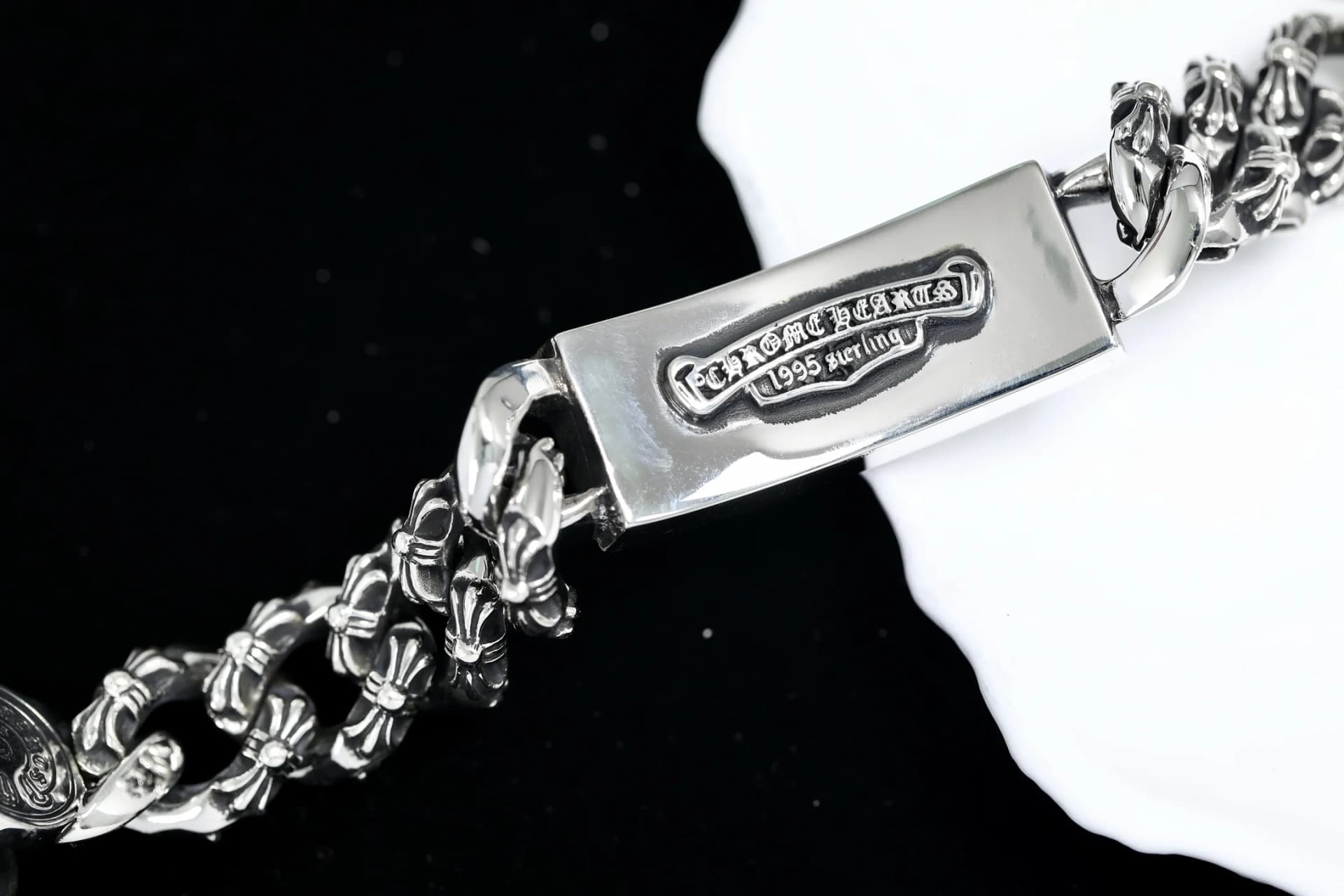 Гравировка Chrome Hearts 1995 sterling на обратной стороне пластины