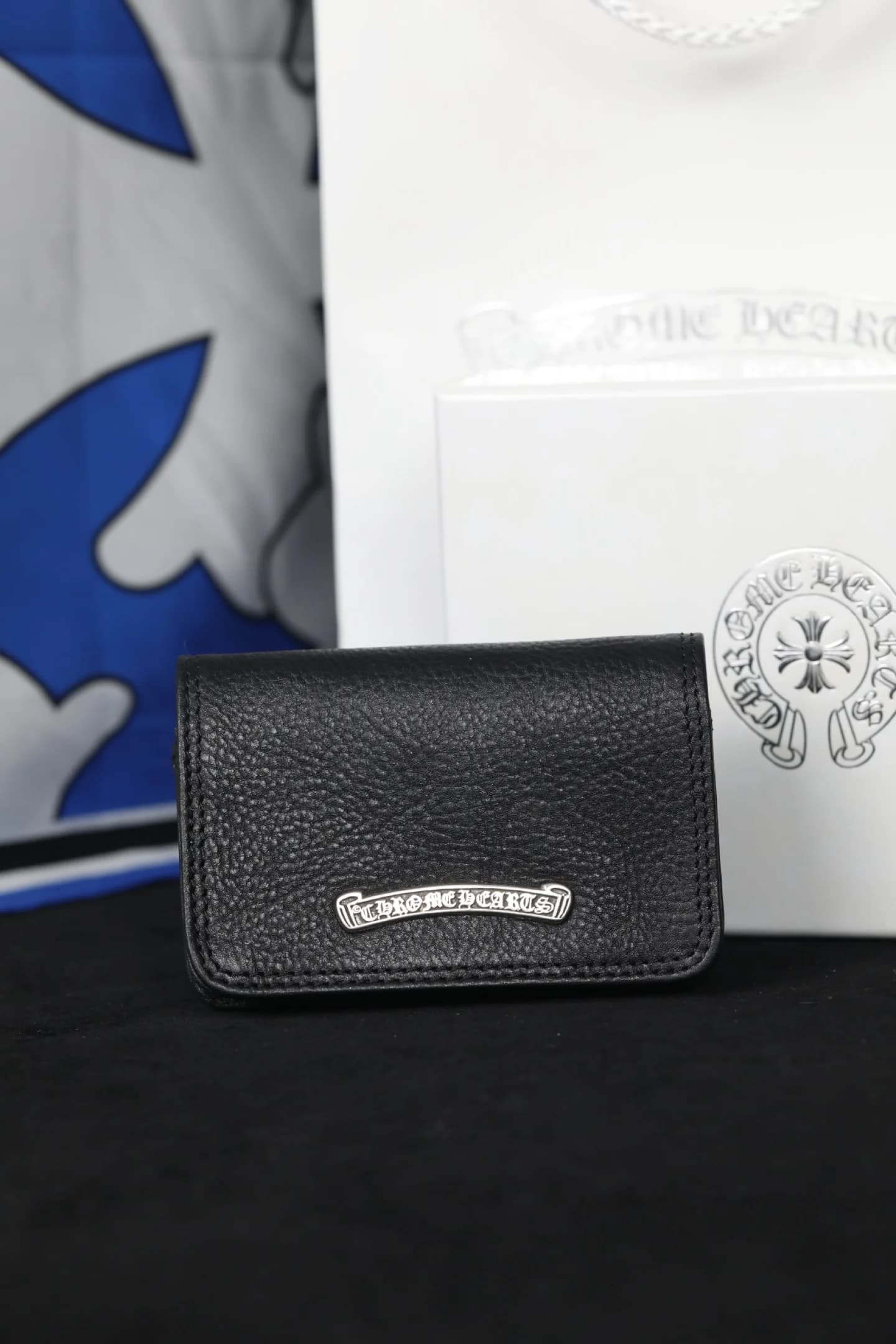 Черный кожаный картхолдер Chrome Hearts с серебряной планкой на лицевой стороне