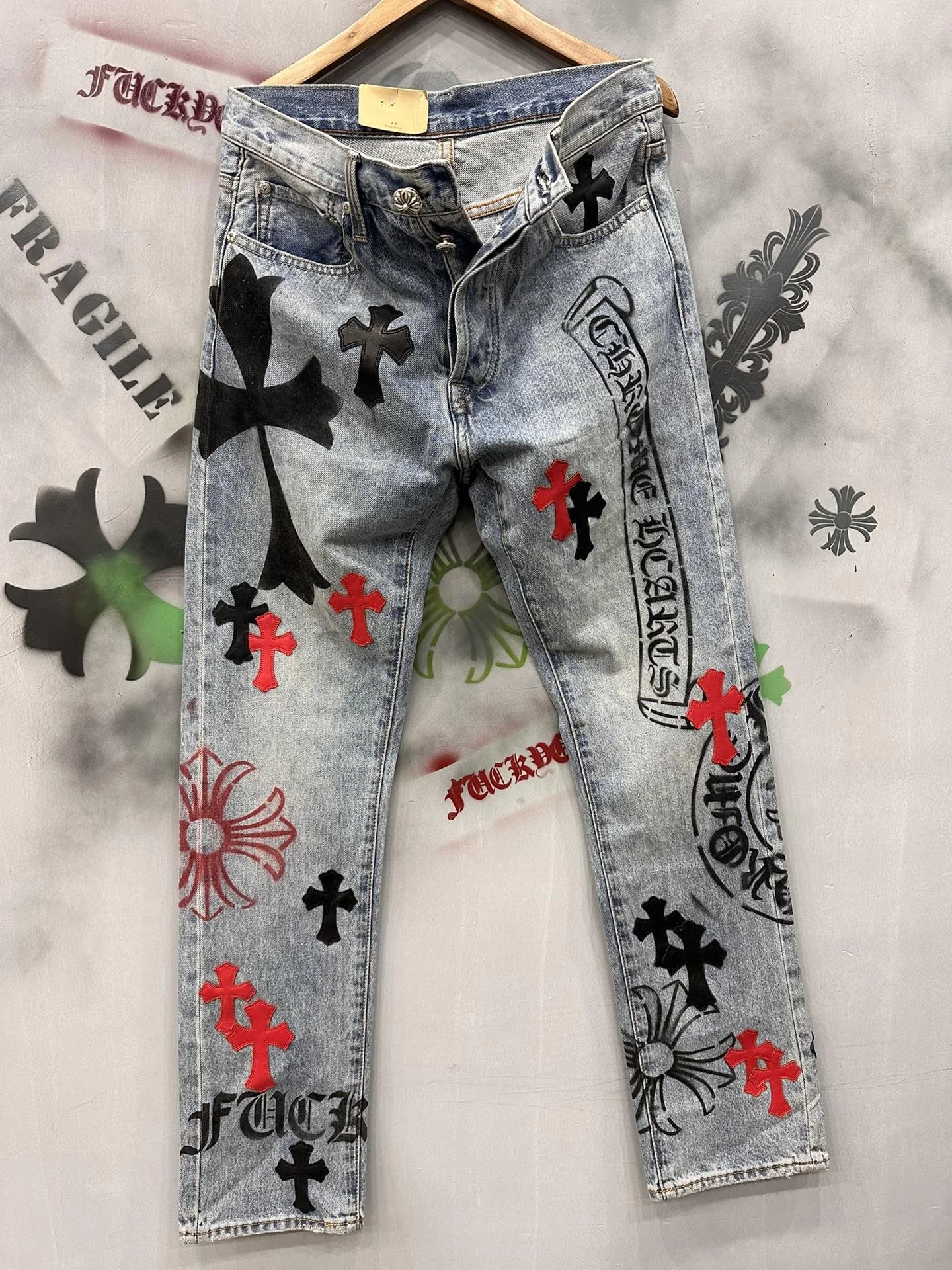 Джинсы Chrome Hearts 501 спереди