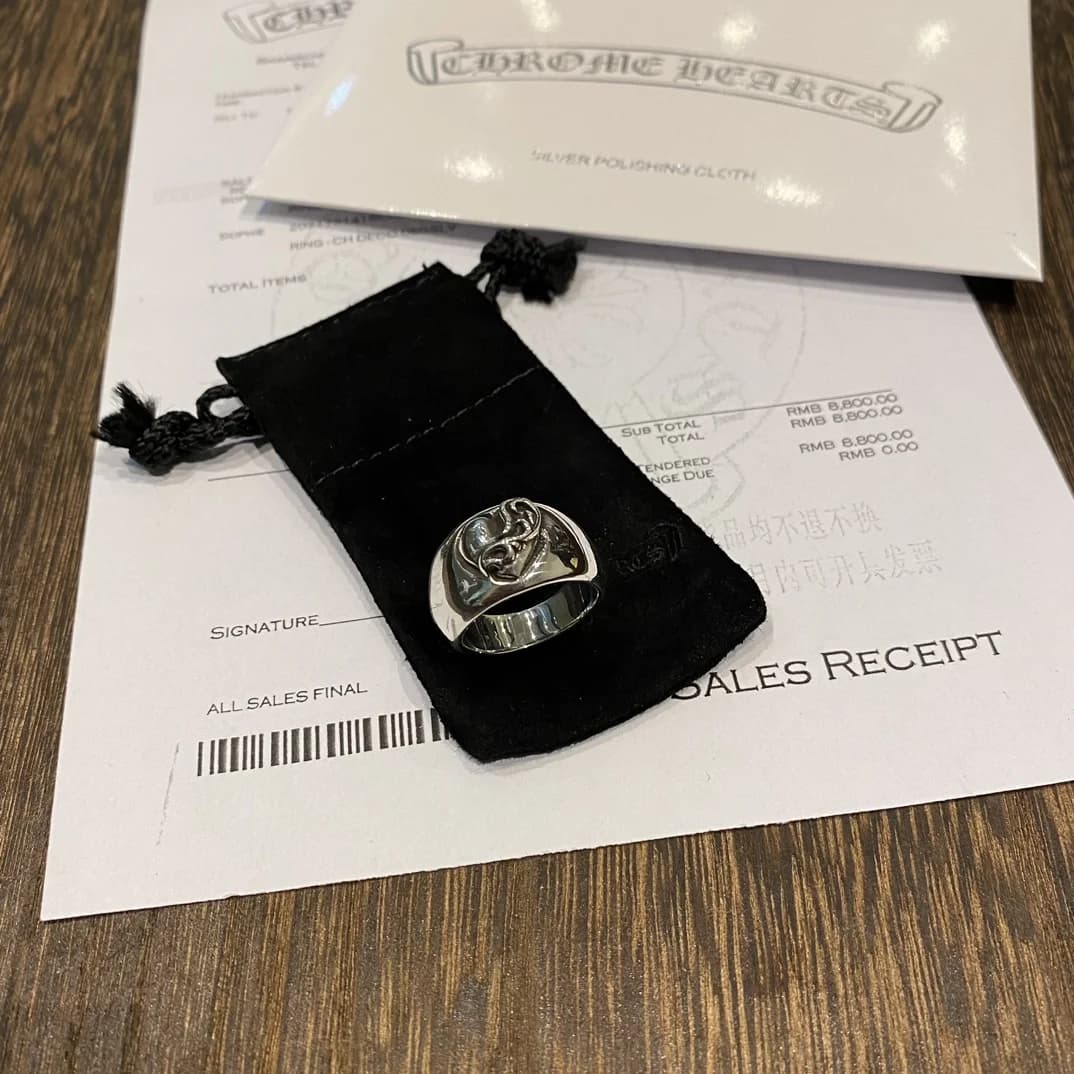 Кольцо Chrome Hearts Heart на черном замшевом чехле