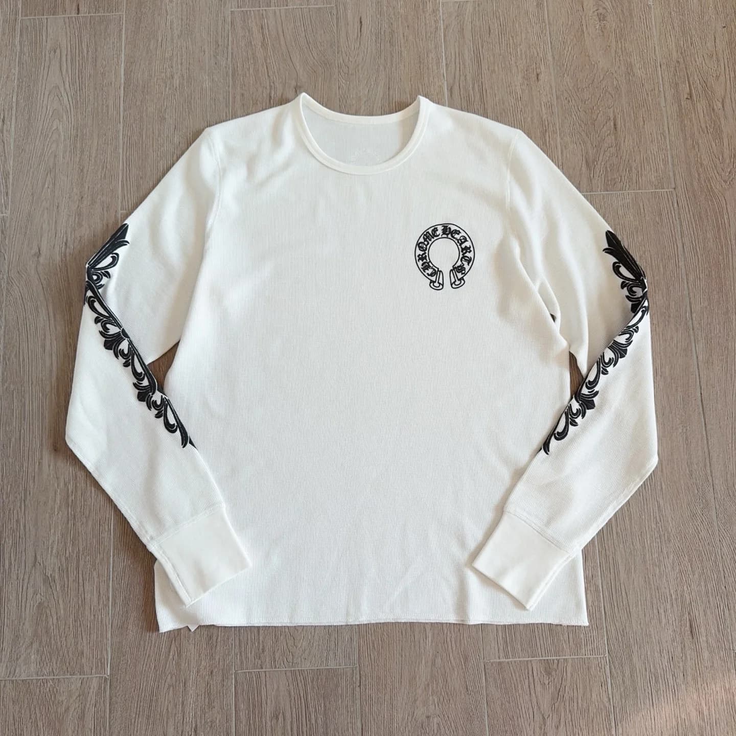 Белый лонгслив Chrome Hearts, вид спереди