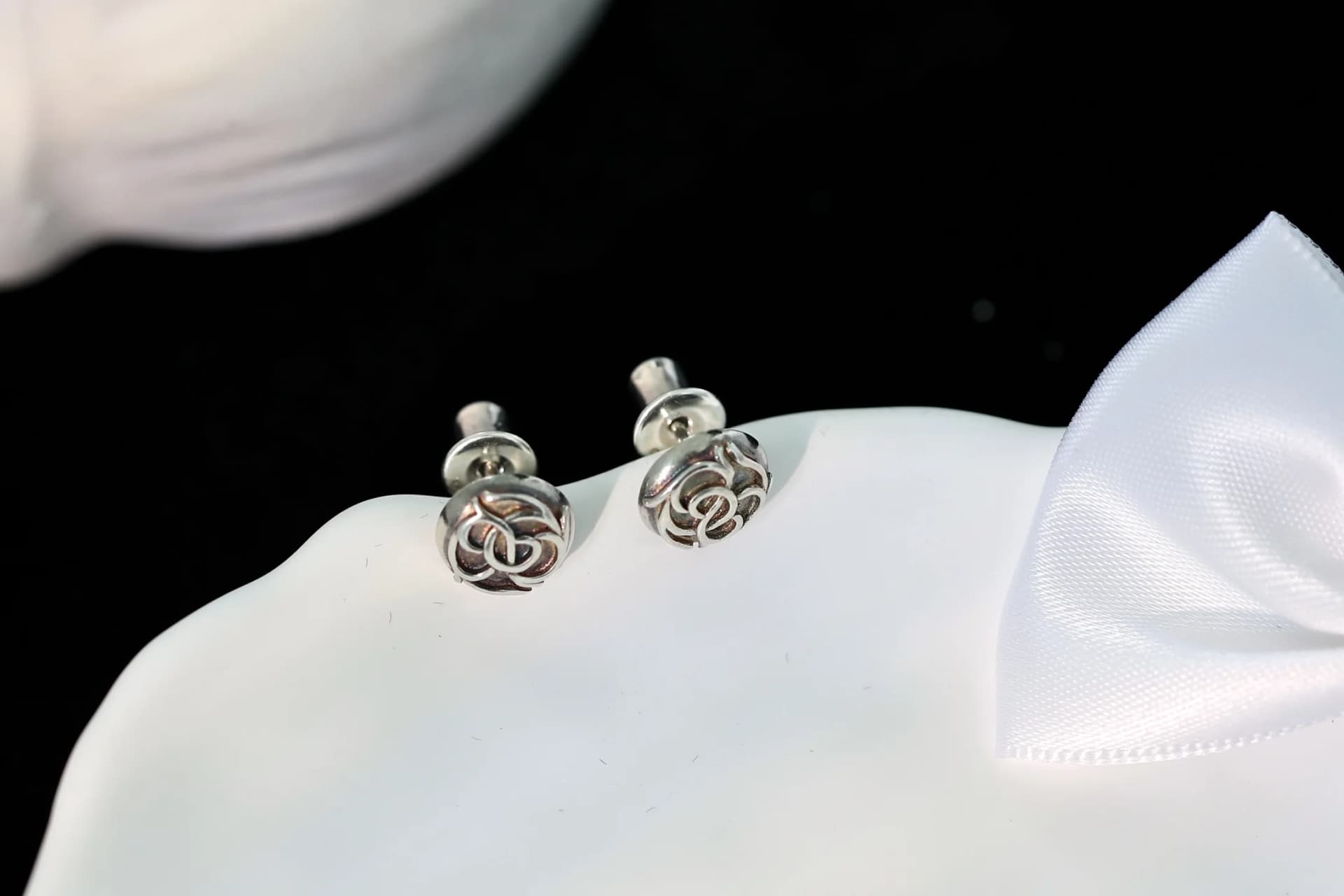 Серьги-гвоздики Chrome Hearts из серебра 925 пробы