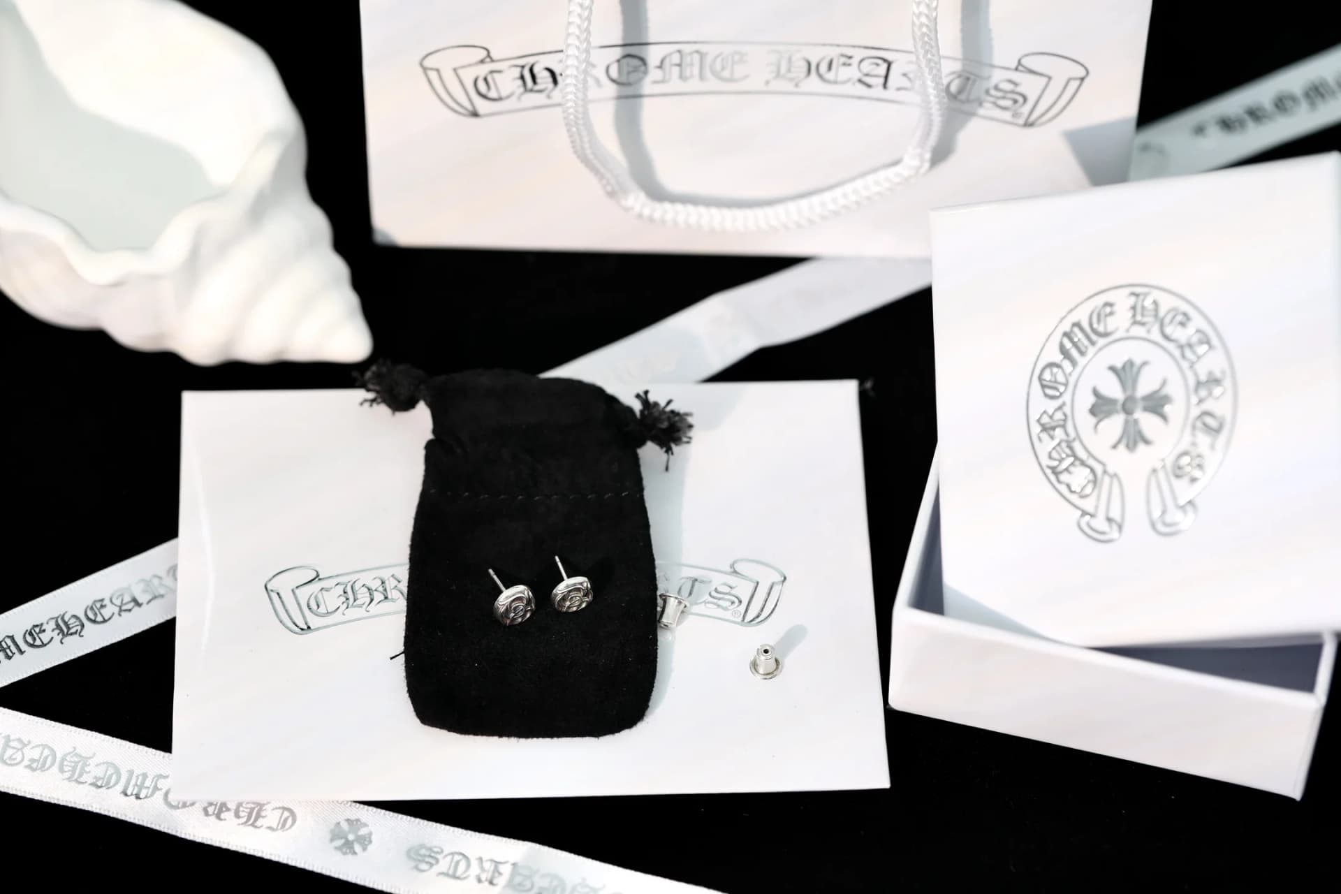 Комплект серег Chrome Hearts с фирменной упаковкой, чехлом и коробкой