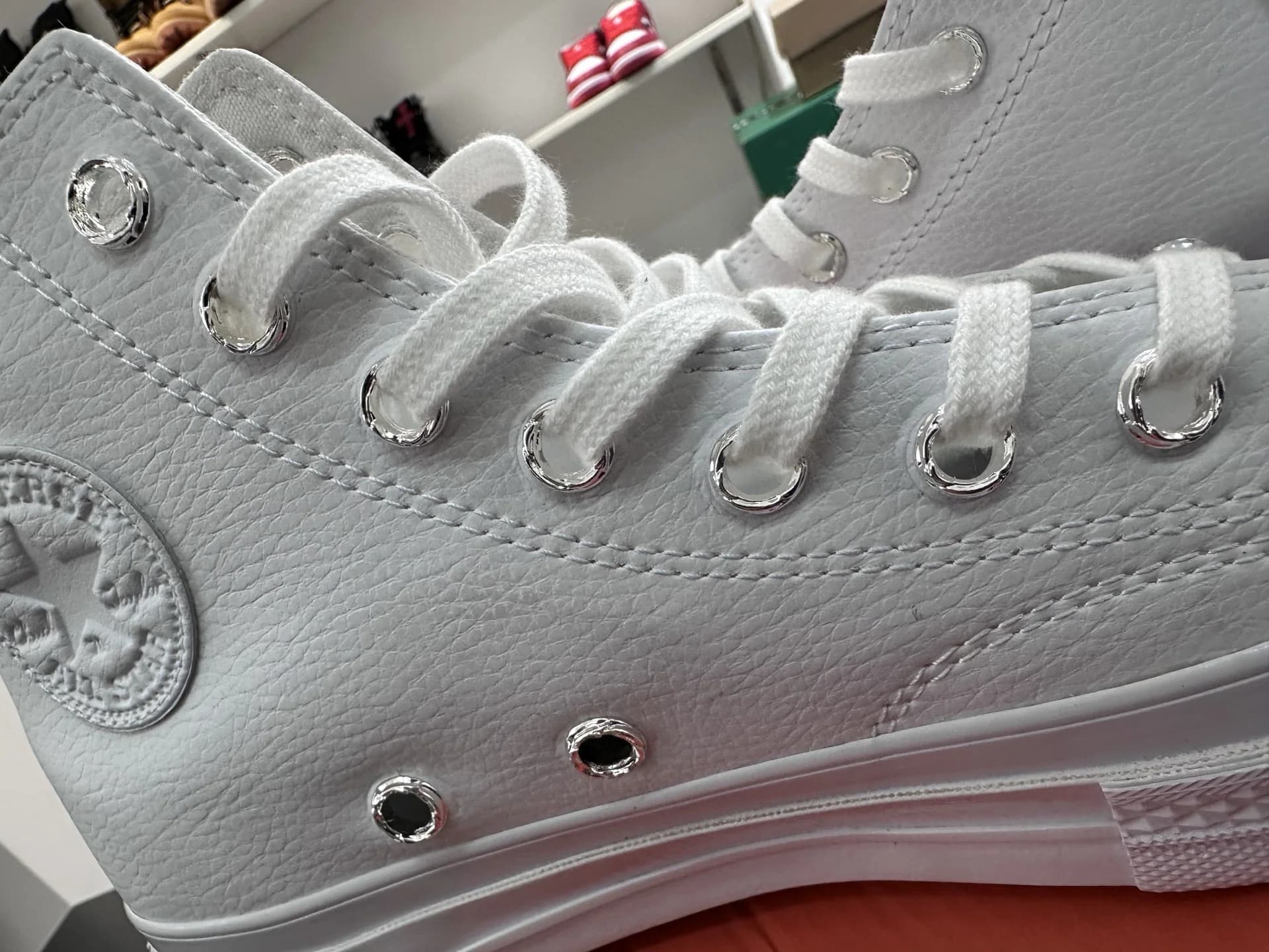 Внутренняя сторона кед с кожаной нашивкой Converse All Star