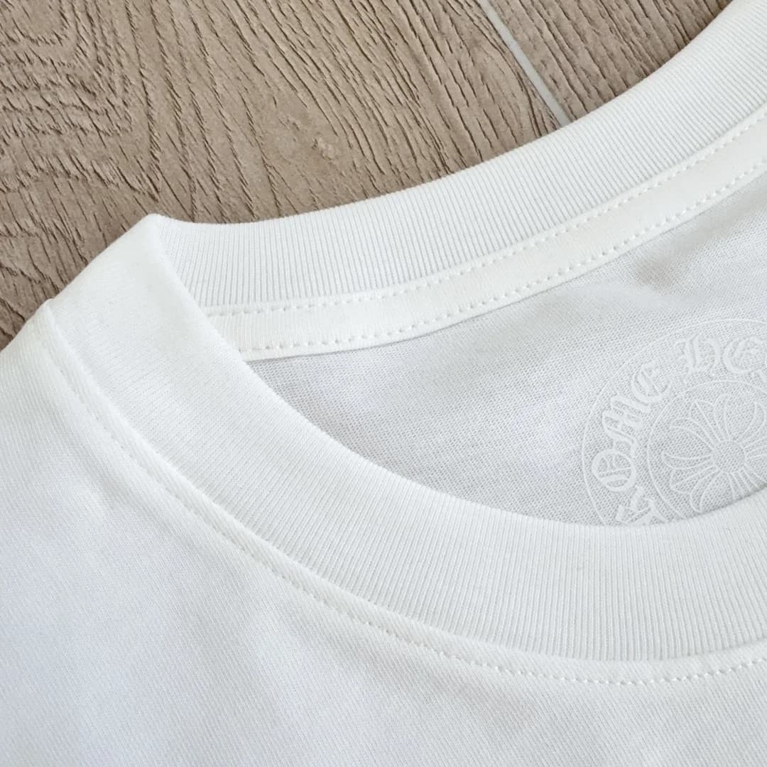 Горловина футболки Chrome Hearts с внутренней стороны