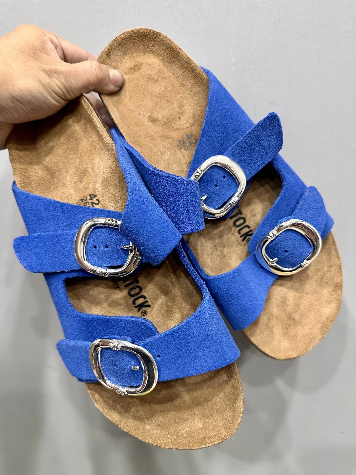 Синие замшевые шлепанцы Chrome Hearts x Birkenstock Arizona, вид сверху