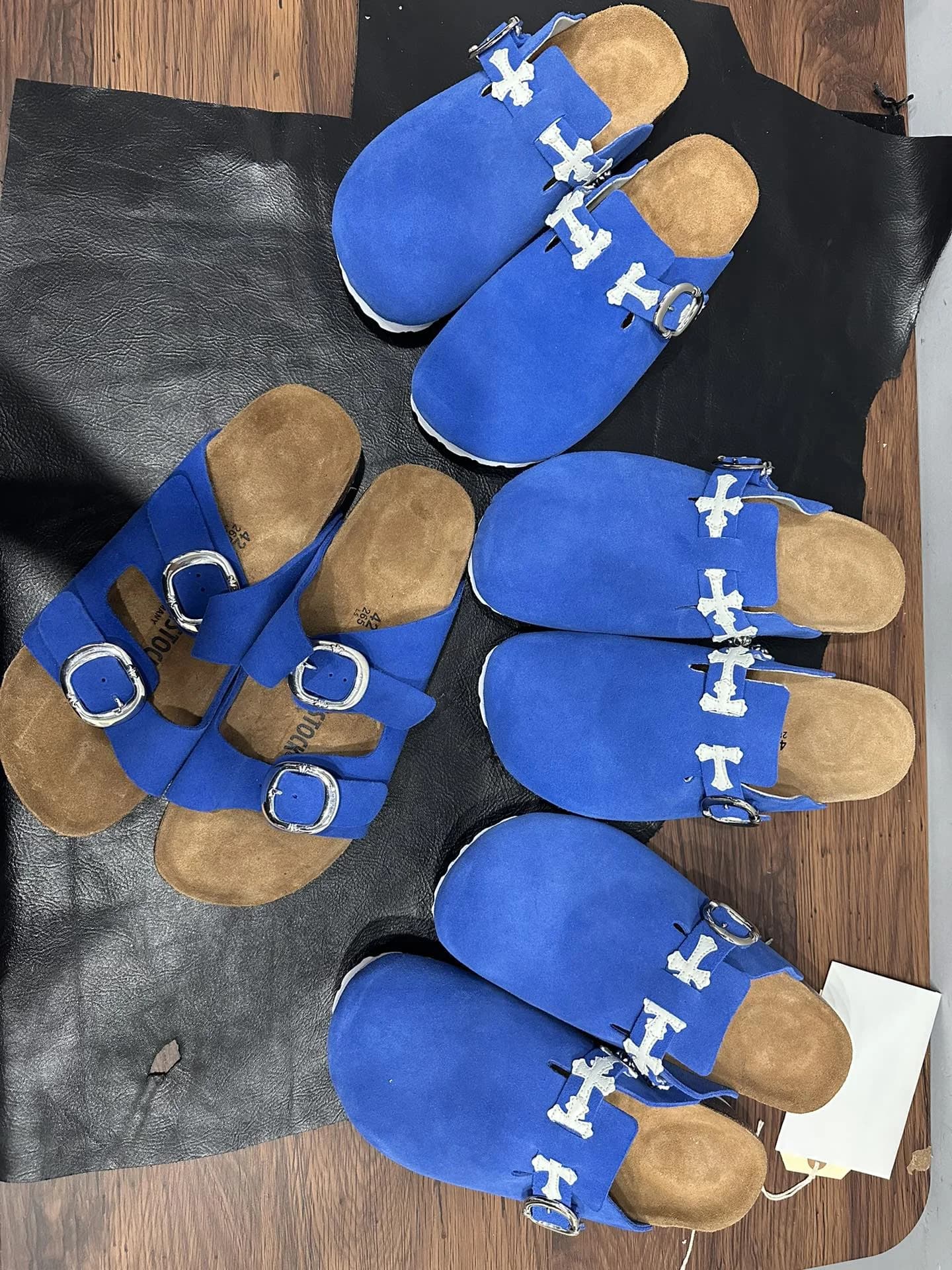 Коллекция обуви Chrome Hearts x Birkenstock в синем цвете