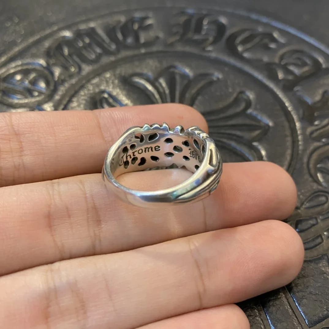 Внутренняя сторона кольца Chrome Hearts с гравировкой