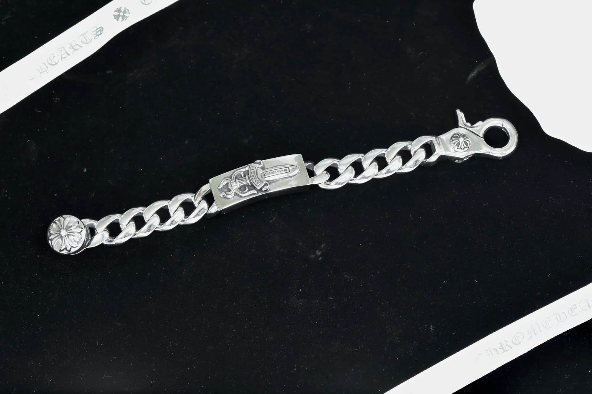 Мужской браслет Chrome Hearts в расправленном виде